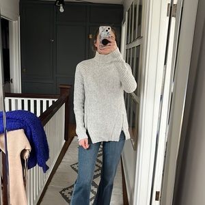 Abercrombie light gray sweater
